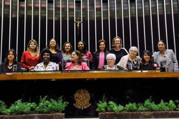 PEC da anistia a partidos políticos que descumpriram cota feminina pode ser votada nesta terça