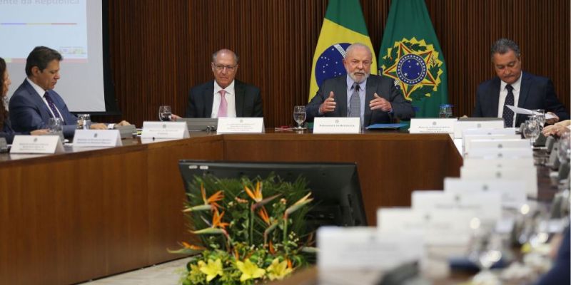 Presidente pede unidade de ministros em anúncios do governo