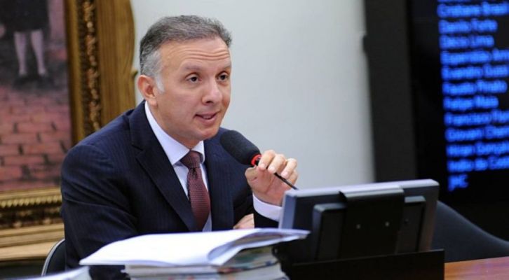 Deputados ouvem autores das propostas de reforma tributária. Siga no Congresso em Foco