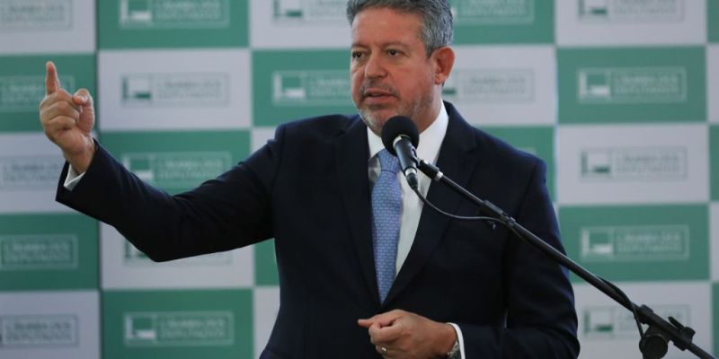 Lira quer mais deputados em comissões mistas para destravar MPs