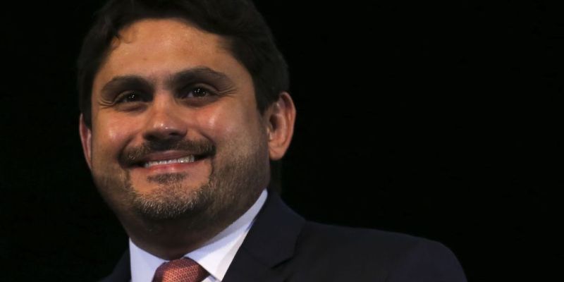 Após encontro com Lula, Juscelino Filho segue no governo