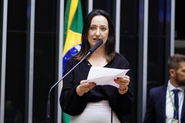 Vídeo: “Não é glamour nenhum viver sob escolta”, afirma Rosângela Moro