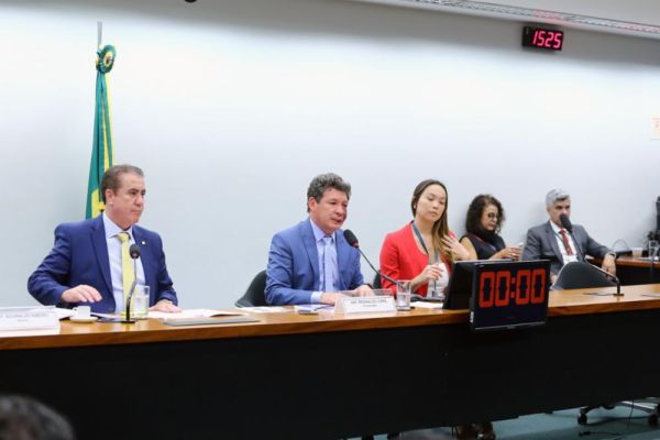 Prefeitos defendem reforma tributária, mas sem extinção do ISS