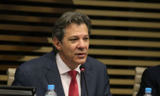 Dificuldade em negociar regras fiscais atrasa planos do governo