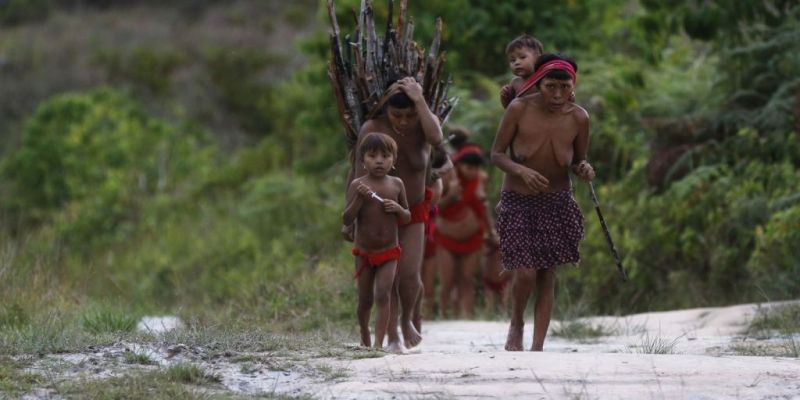 Três antenas de internet via satélite são instalada em área Yanomami