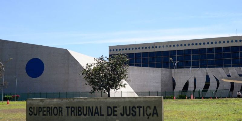 Presidente do STJ manda citar amigo de Robinho condenado por estupro