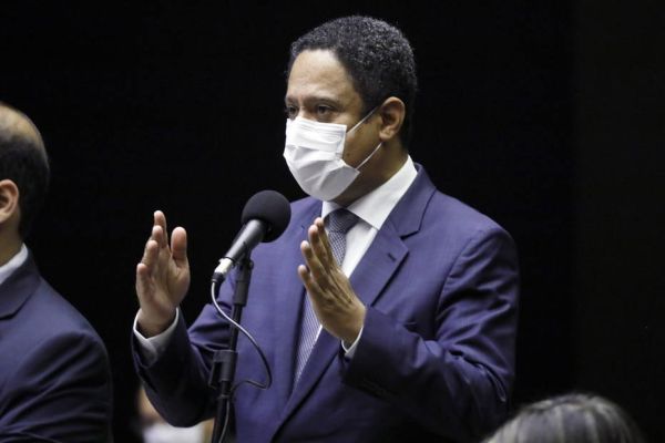 PL das Fake News terá facilidade para aprovação no Senado, avalia relator