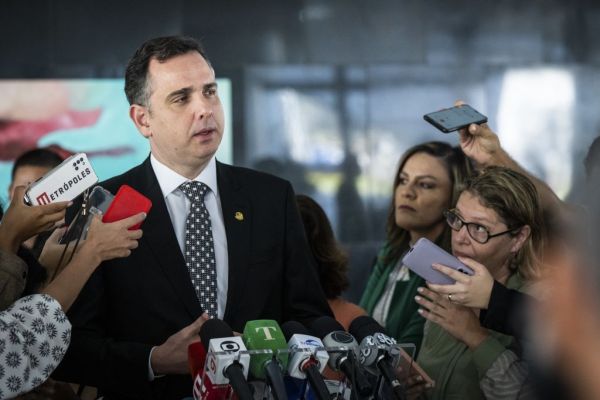 Pacheco defende regulação de redes sociais contra violência nas escolas