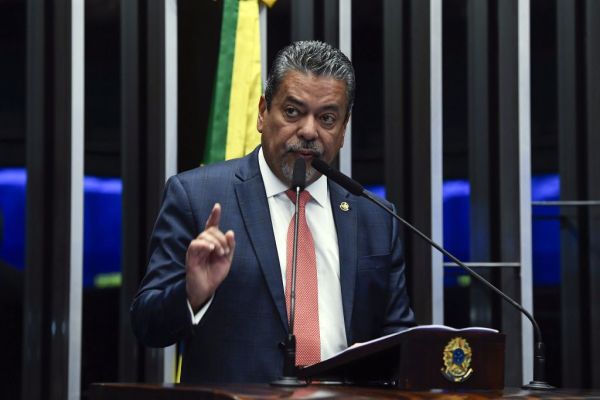 Senador na lista de despejo acredita em acordo