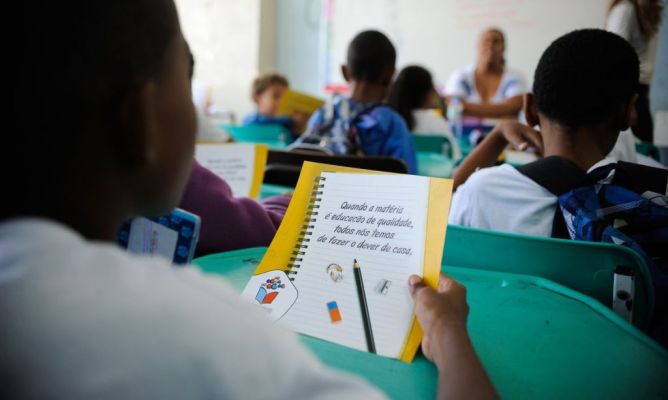 Para especialista, propostas no Congresso estimulam ataques escolares