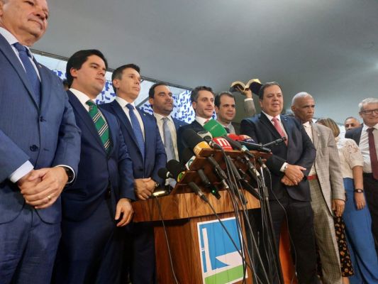 Líderes do “superbloco” de Arthur Lira prometem perfil governista