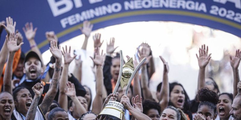 Jogadoras do Corinthians reprovam contratação de Cuca em rede social