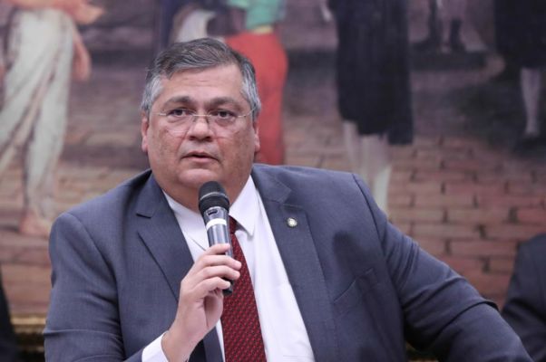 Câmara vai ouvir Flávio Dino e outros seis ministros nesta semana