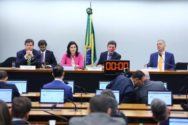 Governo dá nova data a arcabouço: agora será no dia 11