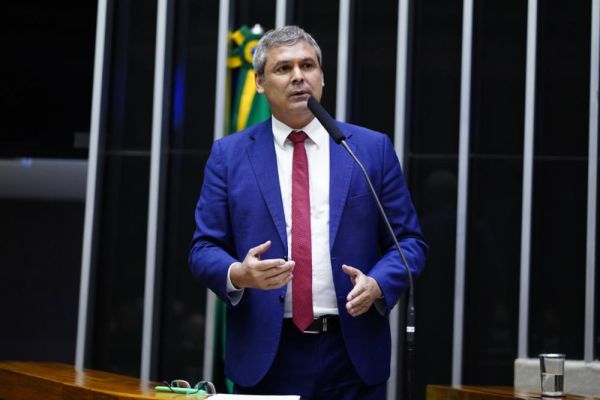 Gonçalves Dias mentiu para Lula sobre gravações, diz Lindbergh