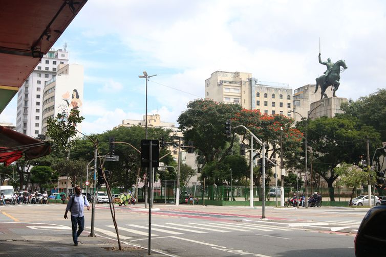 São Paulo (SP), 12/04/2023 - Praça Princesa Isabel em Campos Elísios, região central. Entidades que realizam trabalhos sociais na região da Cracolândia, no centro da capital paulista, estão pedindo para que o governo federal assuma a implementação de programas para o atendimento dos dependentes químicos que vivem no território. Segundo as entidades, os projetos da prefeitura e do governo do estado de São Paulo não estão dando resultado e acumulam denúncias de violações de direitos humanos. Foto: Rovena Rosa/Agência Brasil