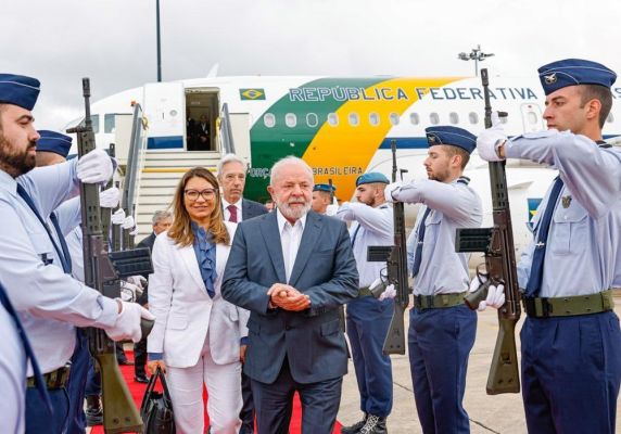 Lula chega a Portugal e curte folga nesta sexta