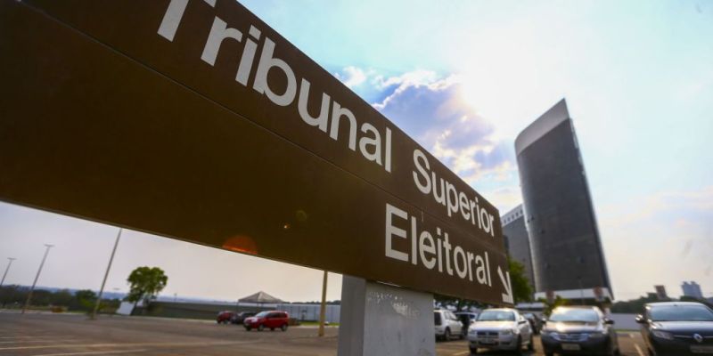 Lula indica dois advogados para ministros do TSE, confirma Moraes