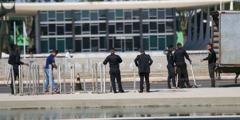 Presidência retira grades do Palácio do Planalto