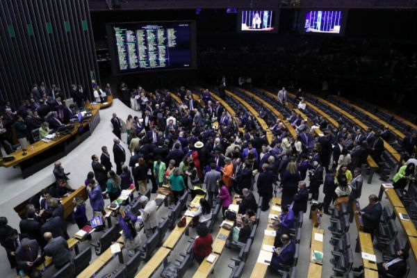 Câmara vota dia em memória às vítimas da covid