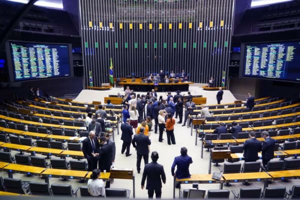 Câmara vota destaques do arcabouço fiscal