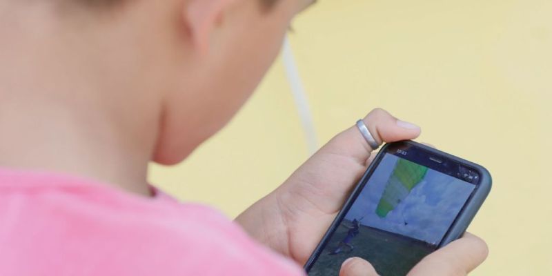 Pediatras alertam para aumento de desafios perigosos na internet