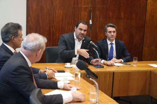 PSDB declara voto contra o PL das Fake News, feito por um tucano