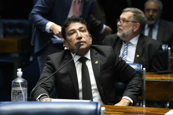 Psol aciona STF contra Magno Malta por fala sobre Vinicius Jr. e macacos