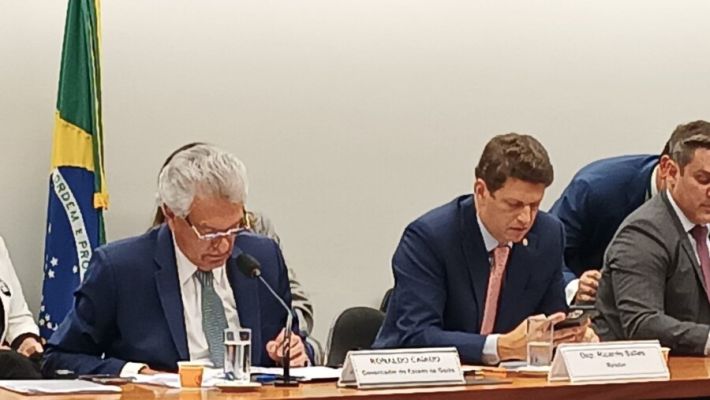 Governador de Goiás presta depoimento à CPI do MST