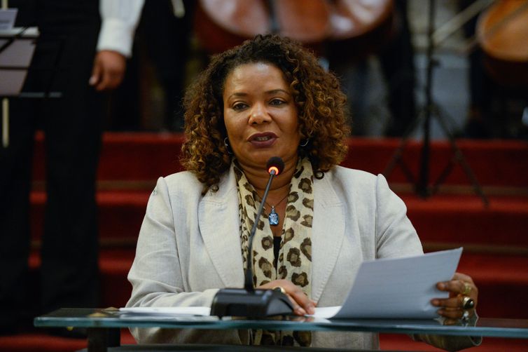 Rio de Janeiro (RJ), 30/05/2023 – A ministra da Cultura, Margareth Menezes durante posse de Marco Lucchesi como presidente da Fundação Biblioteca Nacional. Foto: Tomaz Silva/Agência Brasil