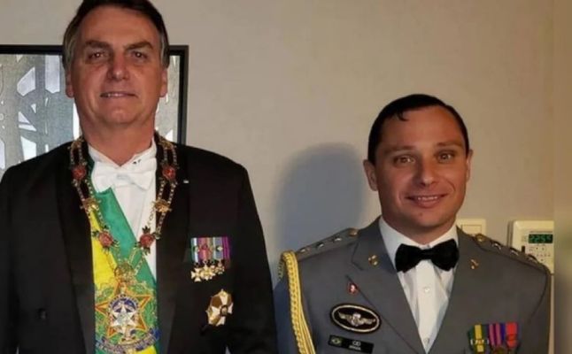 Ex-ajudante de ordens de Bolsonaro é preso pela PF; Bolsonaro também é alvo