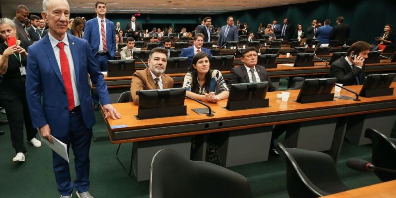 CCJ da Câmara aprova proposta de anistia a partidos políticos