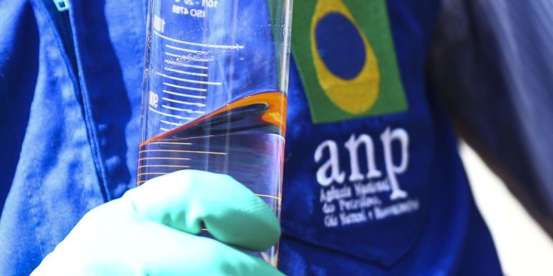 ANP encontra irregularidades nos preços de combustíveis em 12 estados