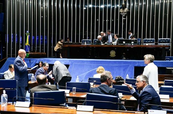 Senado vota dedução de doações a projetos científicos no IR