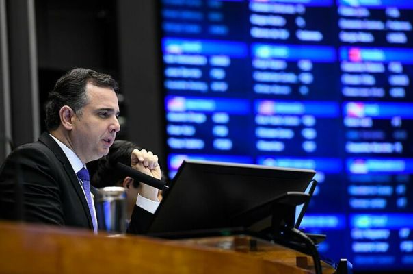 Ministros procuram Pacheco para manter decretos em novo marco do saneamento