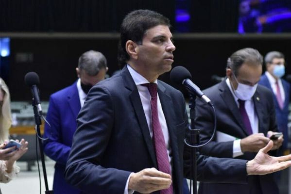 Arcabouço fiscal atinge reajuste de servidores e concursos; veja a íntegra do relatório