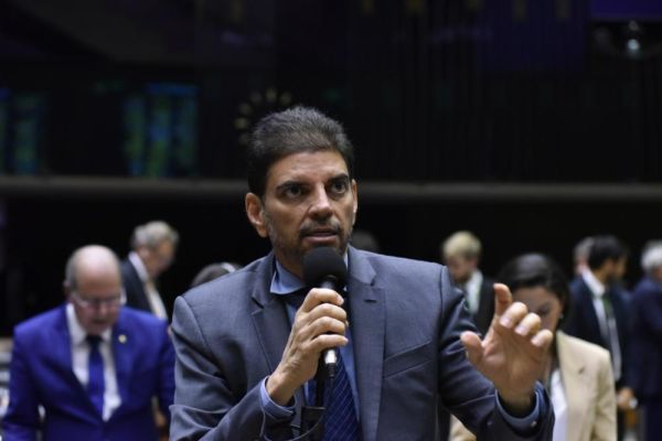 Parecer do arcabouço fiscal deve manter punição a gestores