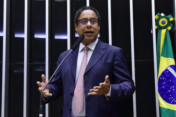 Relator pede adiamento da votação do PL das Fake News