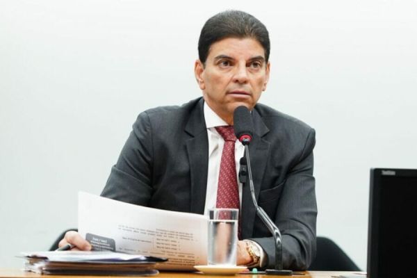 Para relator do arcabouço, é equívoco pensar em “prejuízo para enfermagem”