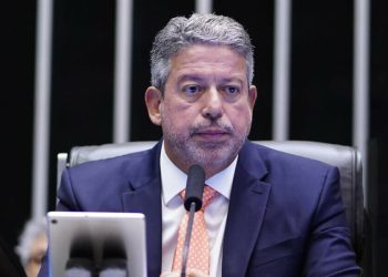 Arthur Lira se queixa de falta de articulação do governo na Câmara