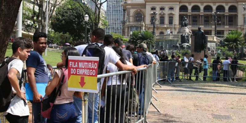 Desemprego é maior entre mulheres e negros, diz IBGE