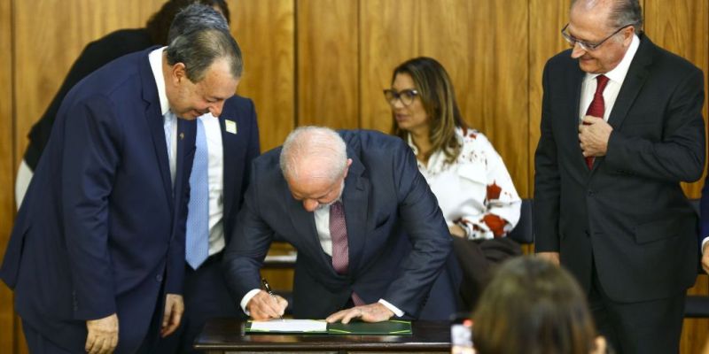 Lula assina decreto para impulsionar bionegócios na Amazônia
