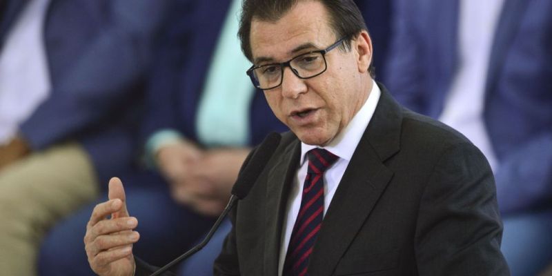 Ministro defende liberação de verba do FAT para alunos do ensino médio