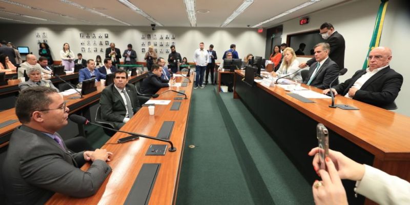 Conselho de ética da Câmara abre processo contra sete deputados