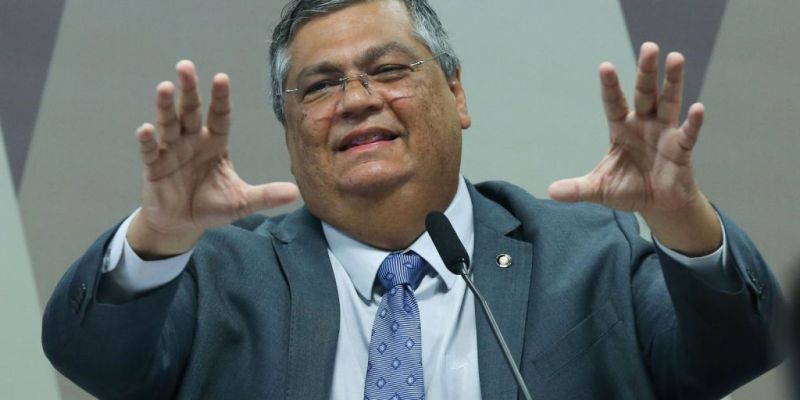 Dino diz que pacificação do país tem de ser centrada no respeito à lei