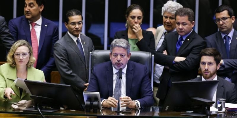 Arthur Lira retira de pauta votação do PL das Fake News