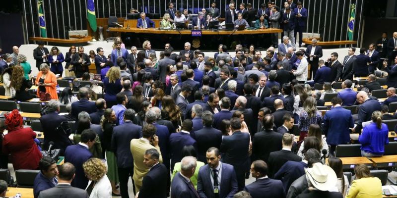Câmara suspende trechos de decretos de Lula sobre saneamento