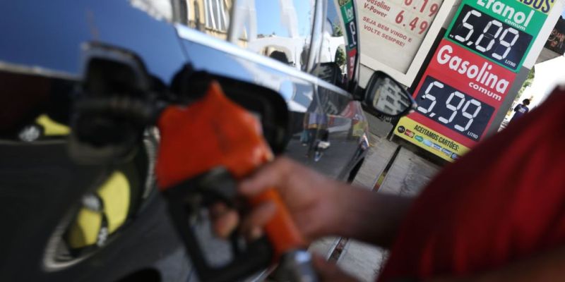 Canal recebe mais de mil denúncias de preços abusivos de combustíveis