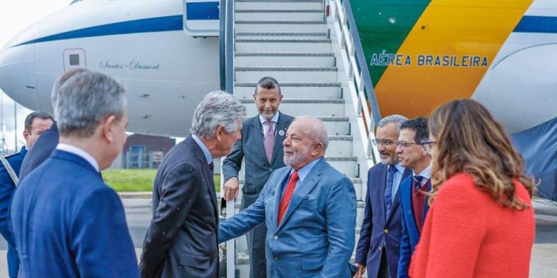 Lula chega a Londres para coroação do Rei Charles III