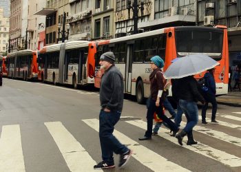 Dez anos após protestos, prefeitura de SP estuda adoção de passe livre